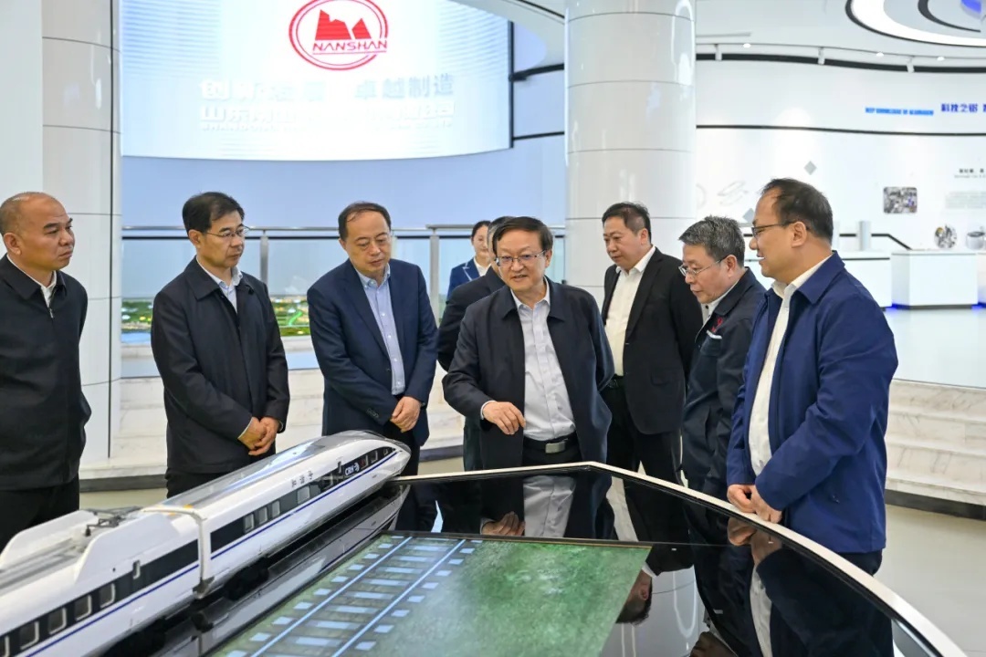 中(zhong)南(nan)大(da)學(xué)黨委(wei)書記易紅(hong)一(yi)行來南(nan)山(shān)調研