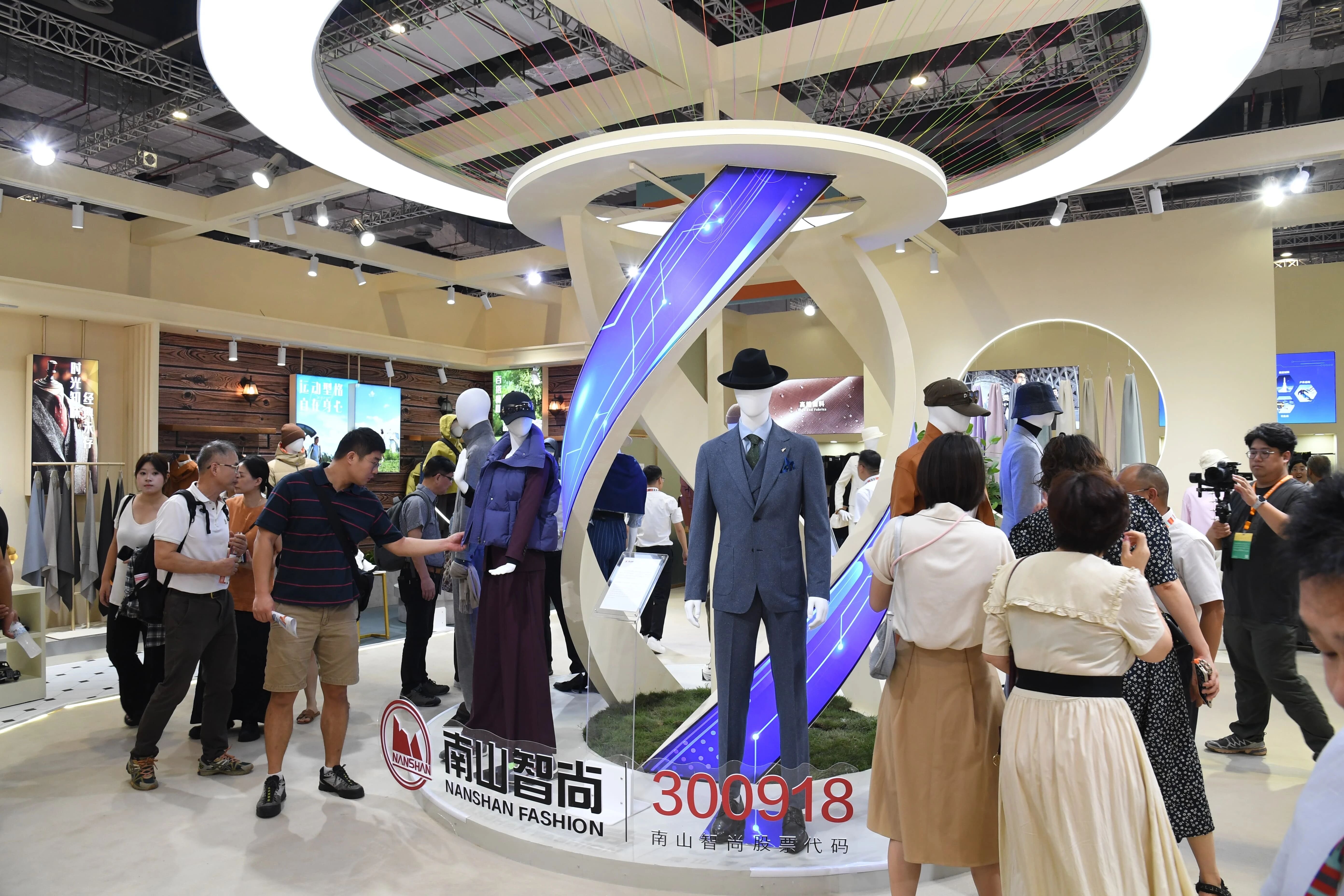 錦綸新(xin)材(cai)料首秀！南(nan)山(shān)智尚亮相2025中(zhong)國(guo)國(guo)際(ji)紡織面料及(ji)輔料（秋冬）博覽會