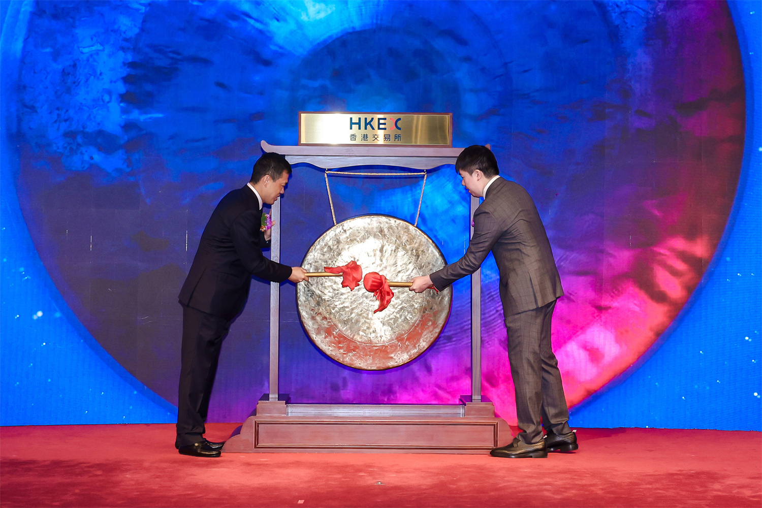 熱烈恭賀！南(nan)山(shān)鋁業國(guo)際(ji)在(zai)港交所上市(shi)！